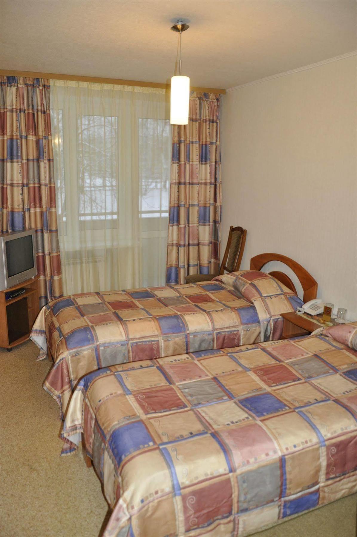 Druzhba Hotel And Restaurant Kharkiv Room photo