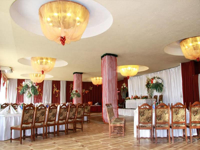 Druzhba Hotel And Restaurant Kharkiv Exterior photo
